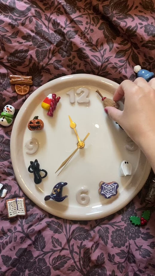 Magnetic Seasonal/Holiday Clock